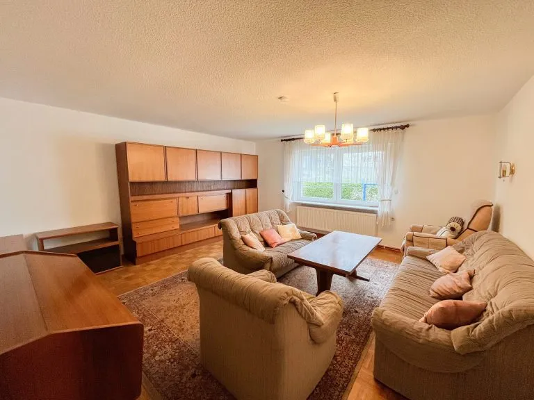 Immobilienangebot - Siegen / Eiserfeld - Alle - Großzügige 3-Zimmer Wohnung mit saniertem Badezimmer und Garten in Siegen-Eiserfeld!