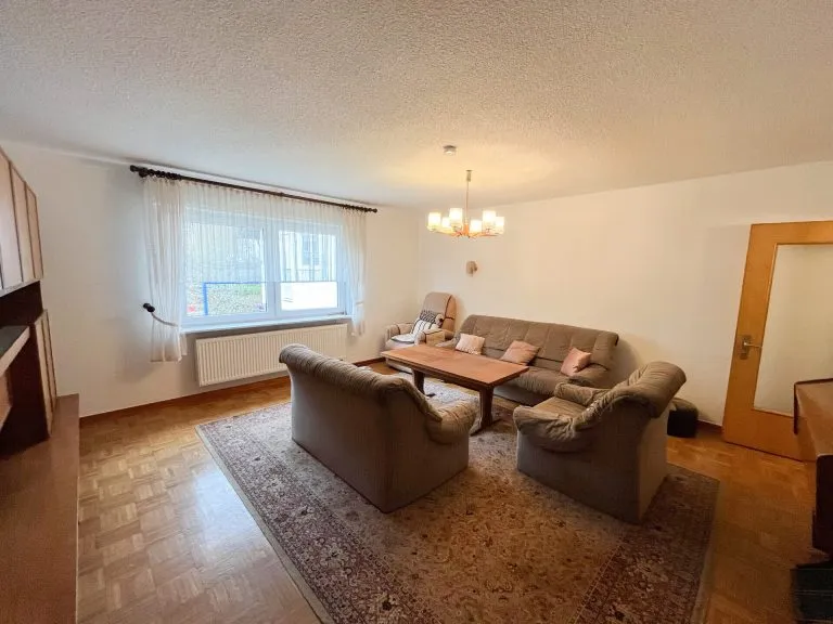 Immobilienangebot - Siegen / Eiserfeld - Alle - Großzügige 3-Zimmer Wohnung mit saniertem Badezimmer und Garten in Siegen-Eiserfeld!