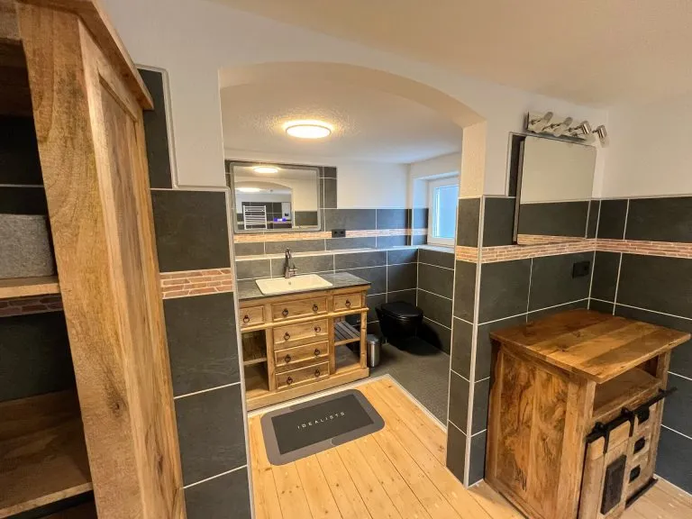 Immobilienangebot - Siegen / Eiserfeld - Alle - Großzügige 3-Zimmer Wohnung mit saniertem Badezimmer und Garten in Siegen-Eiserfeld!
