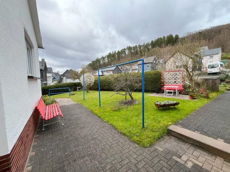 Immobilienangebot - Siegen / Eiserfeld - Alle - Großzügige 3-Zimmer Wohnung mit saniertem Badezimmer und Garten in Siegen-Eiserfeld!