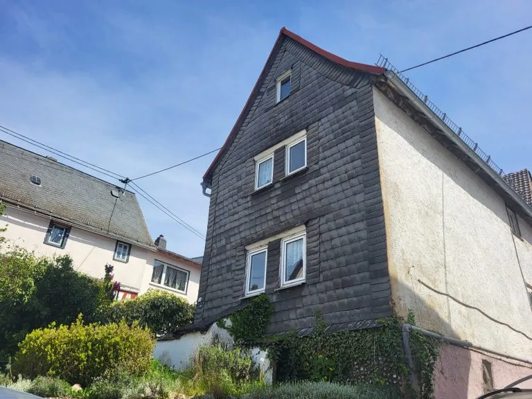 Immobilienangebot - Seelbach - Alle - Renovierungsbedürftiges Einfamilienhaus im Naturpark Nassau sucht Handwerker!