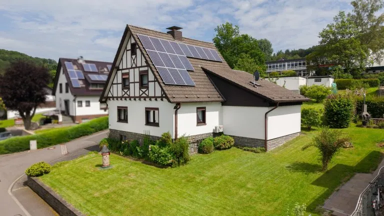 Immobilienangebot - Reichshof Denklingen - Alle - Ein Zuhause mit Herz: Charmantes Einfamilienhaus auf Traumgrundstück
