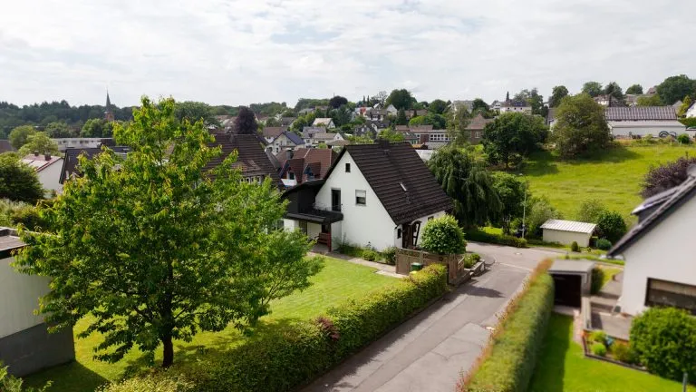 Immobilienangebot - Reichshof Denklingen - Alle - Ein Zuhause mit Herz: Charmantes Einfamilienhaus auf Traumgrundstück