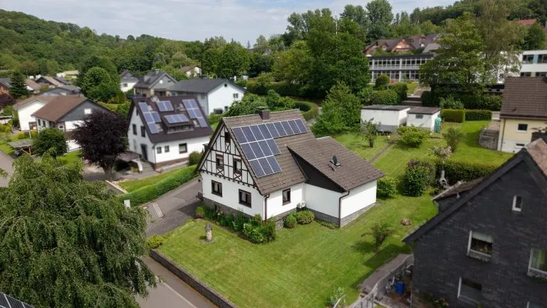 Immobilienangebot - Reichshof Denklingen - Alle - Ankommen und wohlfühlen: Charmantes Einfamilienhaus mit Garten und Potenzial für Ihre Wohnideen!