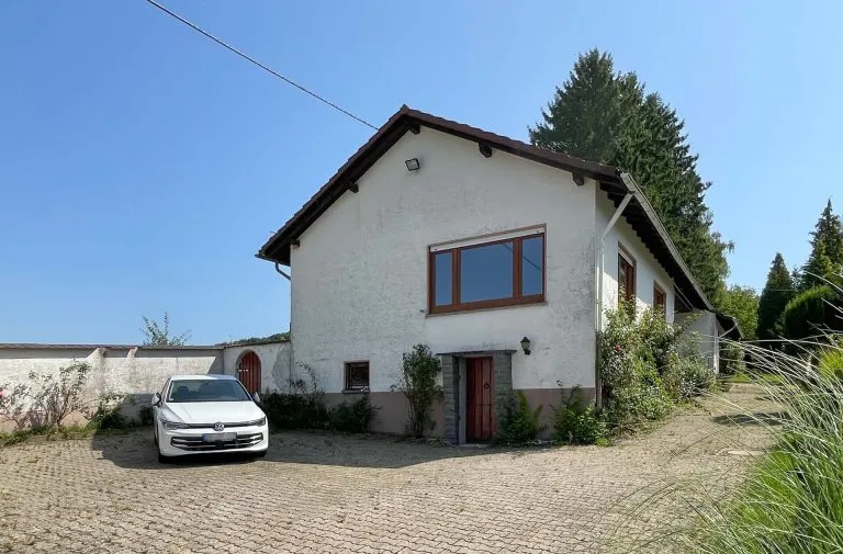 Immobilienangebot - Mammelzen - Alle - Geräumiger Bungalow mit großem Grundstück und Doppelgarage am Ortsrand von Altenkirchen!
