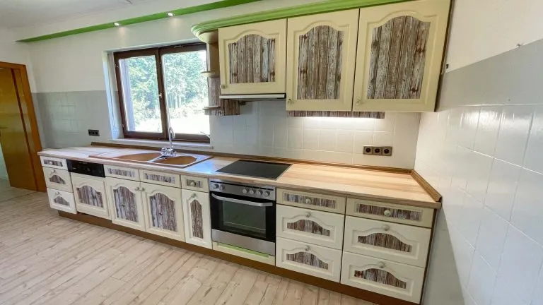 Immobilienangebot - Mammelzen - Alle - Geräumiger Bungalow mit großem Grundstück und Doppelgarage am Ortsrand von Altenkirchen!