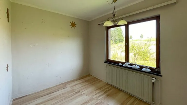 Immobilienangebot - Mammelzen - Alle - Geräumiger Bungalow mit großem Grundstück und Doppelgarage am Ortsrand von Altenkirchen!