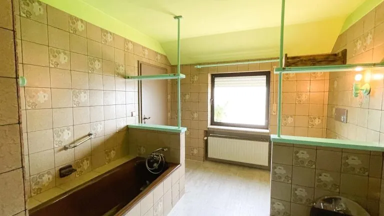 Immobilienangebot - Mammelzen - Alle - Geräumiger Bungalow mit großem Grundstück und Doppelgarage am Ortsrand von Altenkirchen!