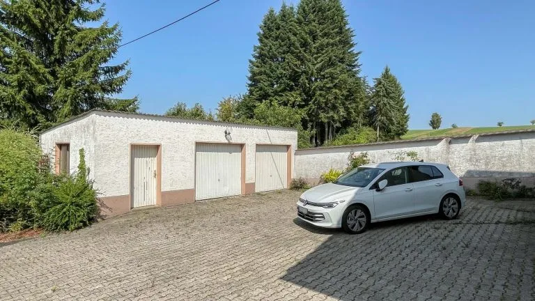 Immobilienangebot - Mammelzen - Alle - Geräumiger Bungalow mit großem Grundstück und Doppelgarage am Ortsrand von Altenkirchen!
