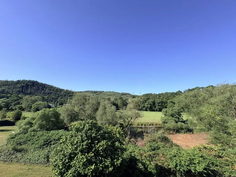 Immobilienangebot - Brachbach - Alle - ***RESERVIERT***
Großzügige Etagenwohnung mit Wintergarten und Sieg-Blick!