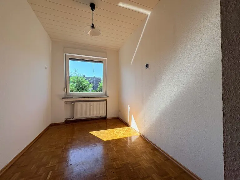 Immobilienangebot - Brachbach - Alle - ***RESERVIERT***
Großzügige Etagenwohnung mit Wintergarten und Sieg-Blick!