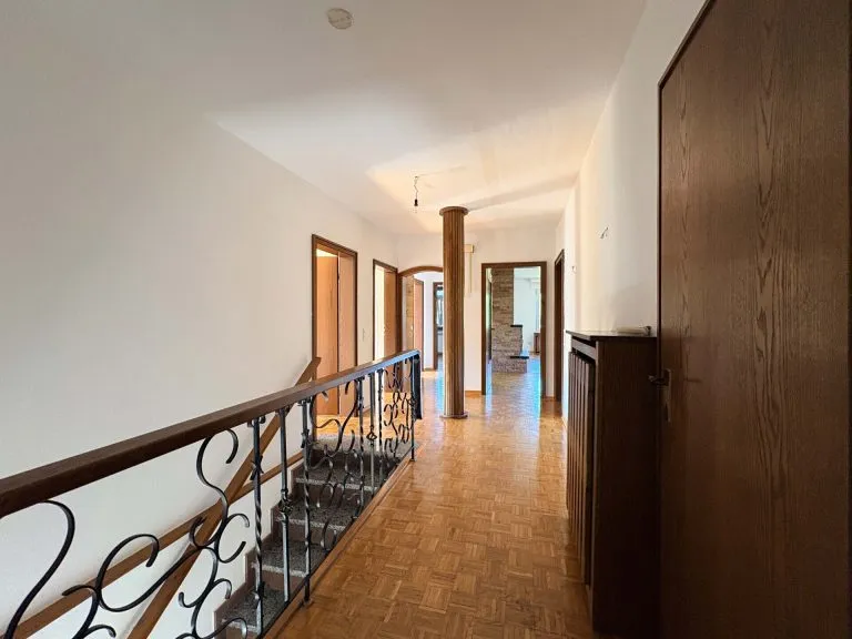 Immobilienangebot - Brachbach - Alle - ***RESERVIERT***
Großzügige Etagenwohnung mit Wintergarten und Sieg-Blick!