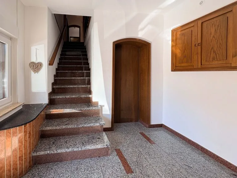 Immobilienangebot - Brachbach - Alle - ***RESERVIERT***
Großzügige Etagenwohnung mit Wintergarten und Sieg-Blick!