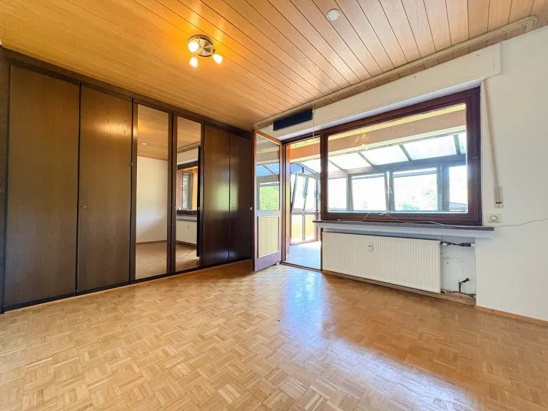 Immobilienangebot - Brachbach - Alle - ***RESERVIERT***
Großzügige Etagenwohnung mit Wintergarten und Sieg-Blick!