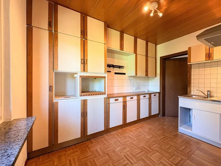 Immobilienangebot - Brachbach - Alle - ***RESERVIERT***
Großzügige Etagenwohnung mit Wintergarten und Sieg-Blick!
