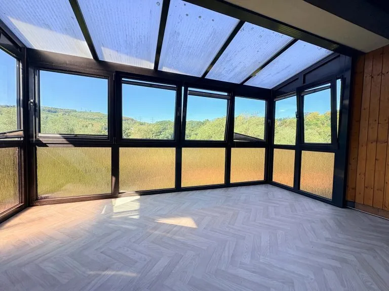 Immobilienangebot - Brachbach - Alle - ***RESERVIERT***
Großzügige Etagenwohnung mit Wintergarten und Sieg-Blick!
