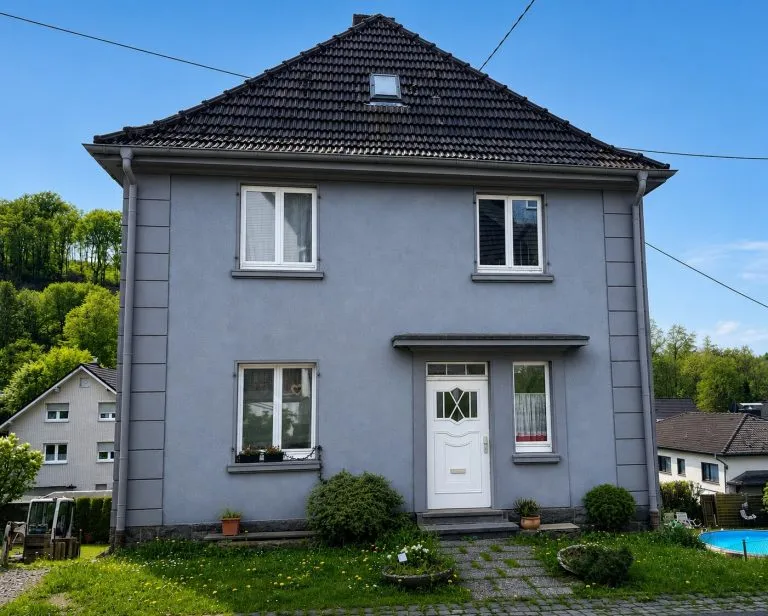 Immobilienangebot - Gummersbach - Alle - Eigenheim mit Charme und Potenzial - 20er Jahre Ein-/Zweifamilienhaus!