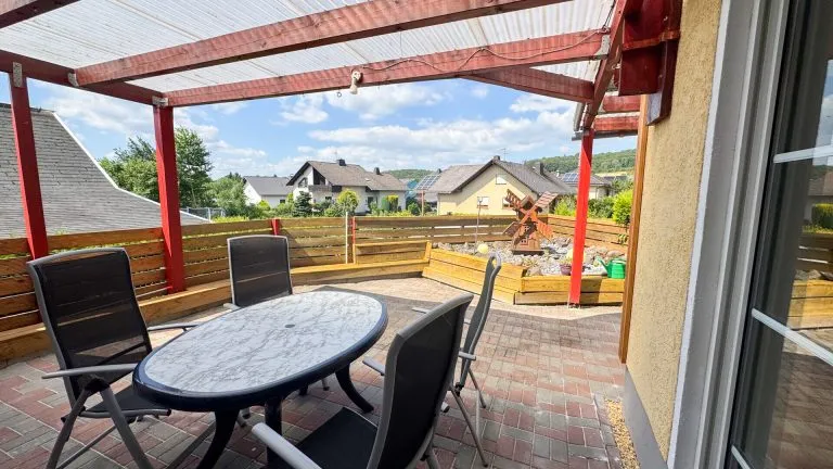 Immobilienangebot - Wallmerod - Alle - Stilvolles Einfamilienhaus mit ausgebautem Dachgeschoss, Garage & großem Garten in attraktiver Lage!