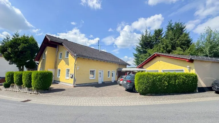 Immobilienangebot - Wallmerod - Alle - Stilvolles Einfamilienhaus mit ausgebautem Dachgeschoss, Garage & großem Garten in attraktiver Lage!
