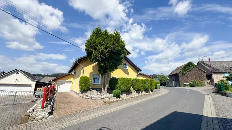 Immobilienangebot - Wallmerod - Alle - Stilvolles Einfamilienhaus mit ausgebautem Dachgeschoss, Garage & großem Garten in attraktiver Lage!