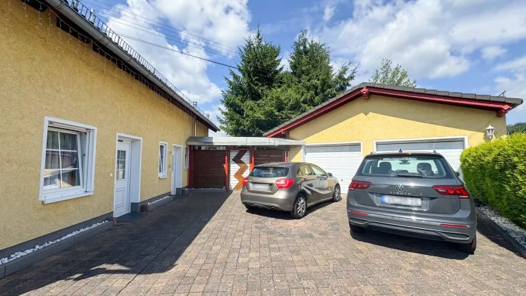 Immobilienangebot - Wallmerod - Alle - Stilvolles Einfamilienhaus mit ausgebautem Dachgeschoss, Garage & großem Garten in attraktiver Lage!