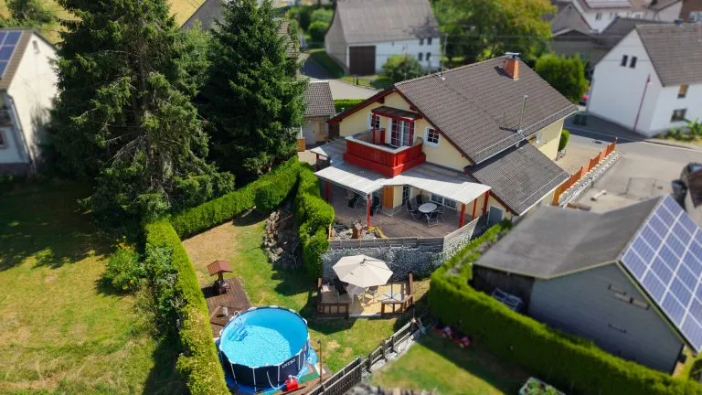 Immobilienangebot - Wallmerod - Alle - Stilvolles Einfamilienhaus mit ausgebautem Dachgeschoss, Garage & großem Garten in attraktiver Lage!
