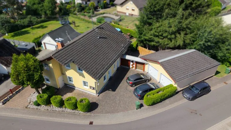 Immobilienangebot - Wallmerod - Alle - Stilvolles Einfamilienhaus mit ausgebautem Dachgeschoss, Garage & großem Garten in attraktiver Lage!