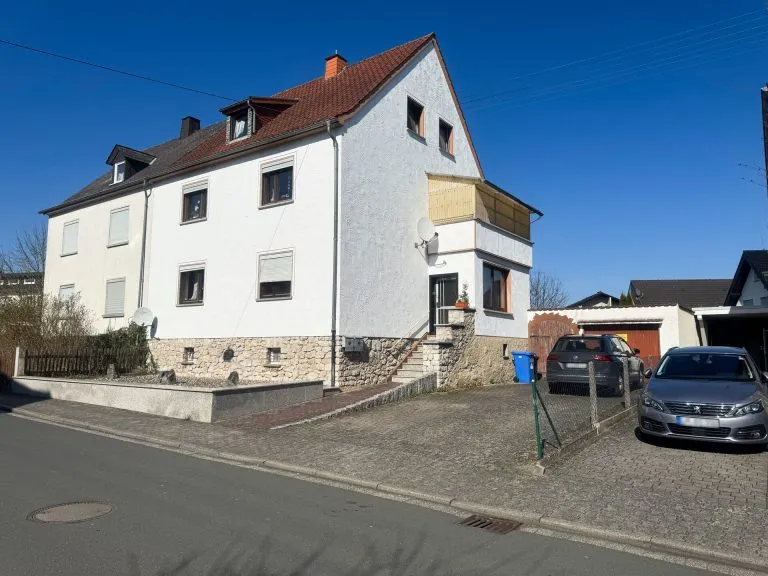 Immobilienangebot - Hadamar - Alle - *RESERVIERT* Solides Zweifamilienhaus mit Garten und Garage in Niederhadamar!