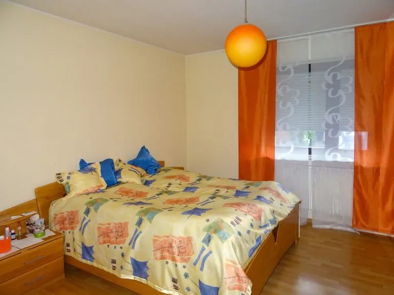 Immobilienangebot - Hadamar - Alle - *RESERVIERT* Solides Zweifamilienhaus mit Garten und Garage in Niederhadamar!