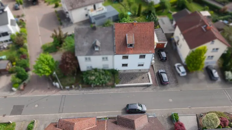 Immobilienangebot - Hadamar - Alle - *RESERVIERT* Solides Zweifamilienhaus mit Garten und Garage in Niederhadamar!
