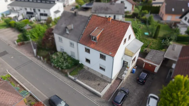 Immobilienangebot - Hadamar - Alle - *RESERVIERT* Solides Zweifamilienhaus mit Garten und Garage in Niederhadamar!