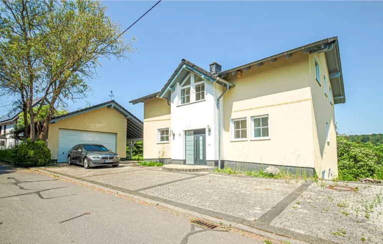 Immobilienangebot - Flammersfeld VG - Alle - Sofort bezugsfrei: Gepflegtes Einfamilienhaus mit ELW – nur 10 min. bis zur A3!