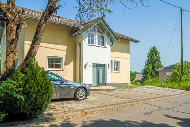 Immobilienangebot - Bürdenbach - Alle - Sofort bezugsfrei: Gepflegtes Einfamilienhaus mit ELW – nur 10 min. bis zur A3!