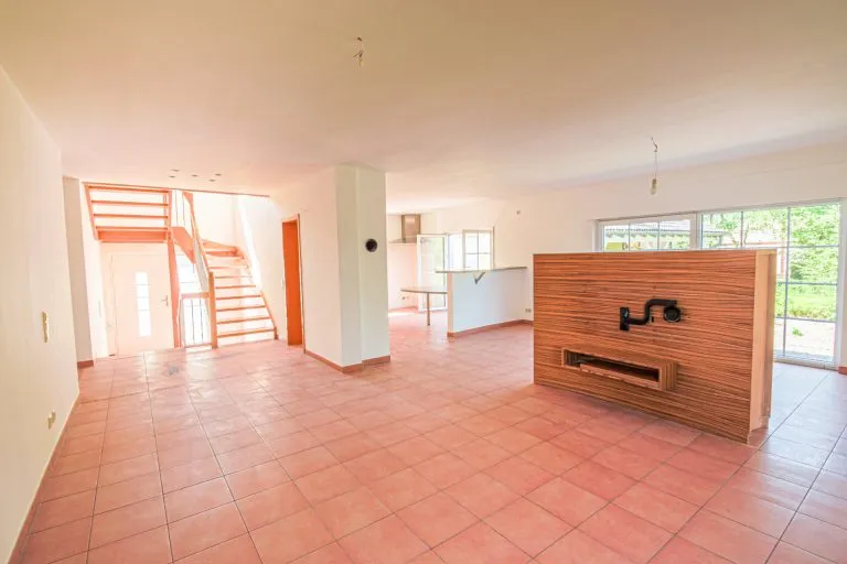 Immobilienangebot - Bürdenbach - Alle - Sofort bezugsfrei: Gepflegtes Einfamilienhaus mit ELW – nur 10 min. bis zur A3!