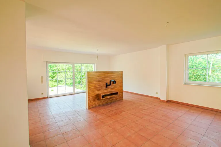 Immobilienangebot - Bürdenbach - Alle - Sofort bezugsfrei: Gepflegtes Einfamilienhaus mit ELW – nur 10 min. bis zur A3!