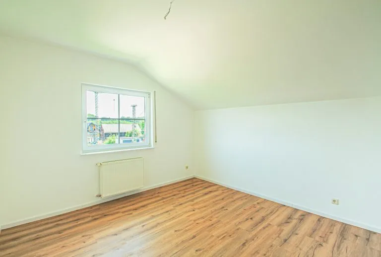 Immobilienangebot - Bürdenbach - Alle - Sofort bezugsfrei: Gepflegtes Einfamilienhaus mit ELW – nur 10 min. bis zur A3!