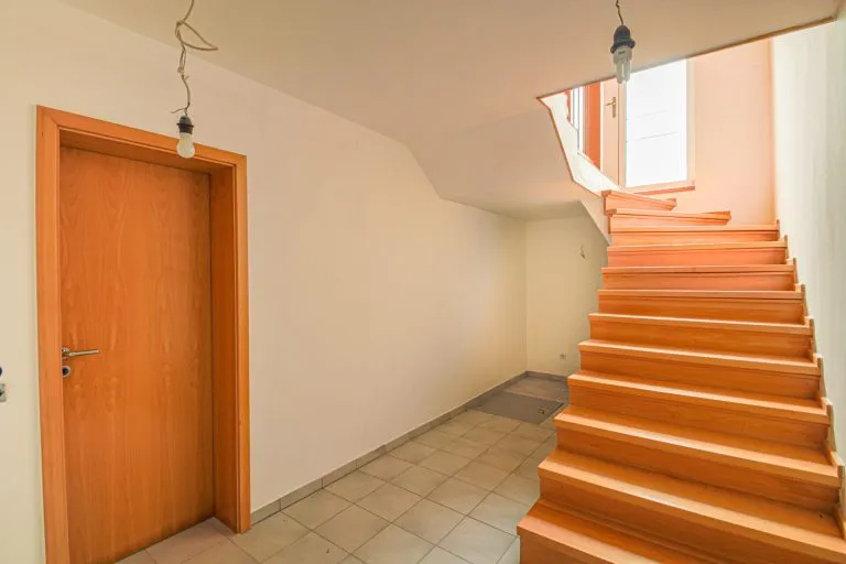 Immobilienangebot - Bürdenbach - Alle - Sofort bezugsfrei: Gepflegtes Einfamilienhaus mit ELW – nur 10 min. bis zur A3!