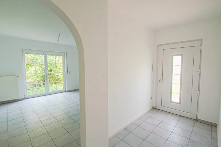Immobilienangebot - Bürdenbach - Alle - Sofort bezugsfrei: Gepflegtes Einfamilienhaus mit ELW – nur 10 min. bis zur A3!