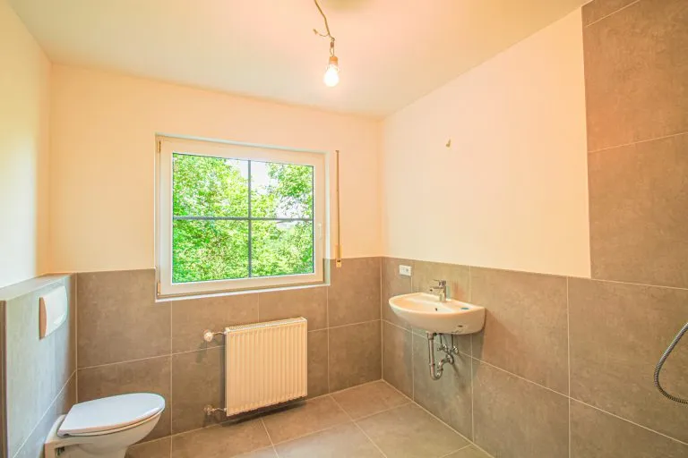 Immobilienangebot - Bürdenbach - Alle - Sofort bezugsfrei: Gepflegtes Einfamilienhaus mit ELW – nur 10 min. bis zur A3!