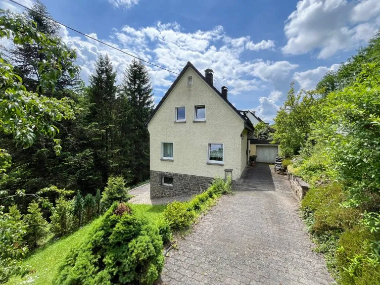 Immobilienangebot - Siegen / Trupbach - Alle - Sehr gepflegtes Einfamilienhaus mit Garten in Siegen-Trupbach!