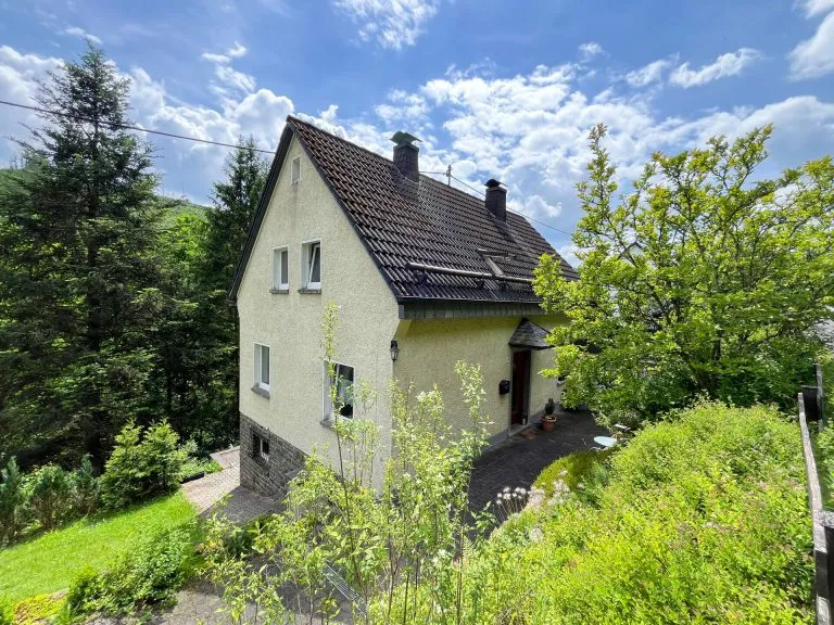 Immobilienangebot - Siegen / Trupbach - Alle - Sehr gepflegtes Einfamilienhaus mit Garten in Siegen-Trupbach!