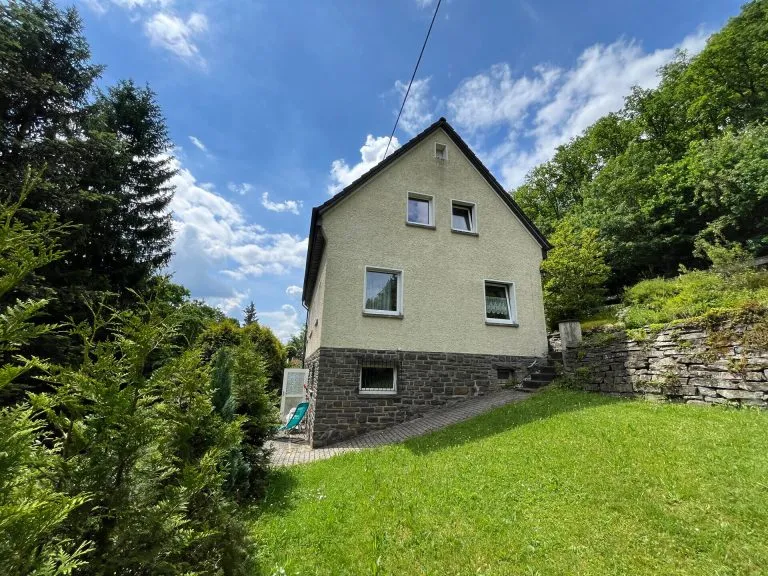 Immobilienangebot - Siegen / Trupbach - Alle - Sehr gepflegtes Einfamilienhaus mit Garten in Siegen-Trupbach!