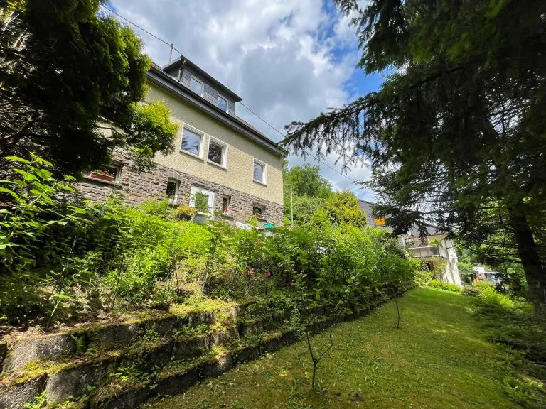 Immobilienangebot - Siegen / Trupbach - Alle - Sehr gepflegtes Einfamilienhaus mit Garten in Siegen-Trupbach!