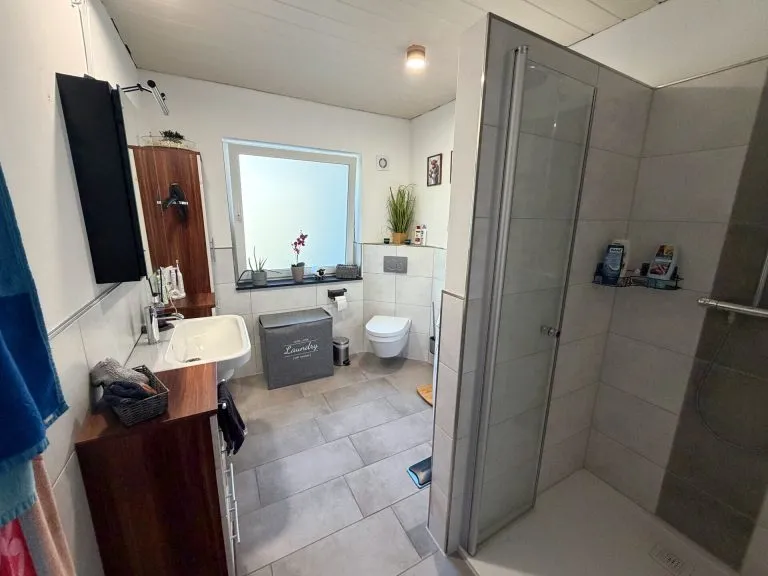 Immobilienangebot - Rennerod VG - Alle - Ein-/Zweifamilienhaus auf großem Grundstück mit Garage und Werkstatt!
