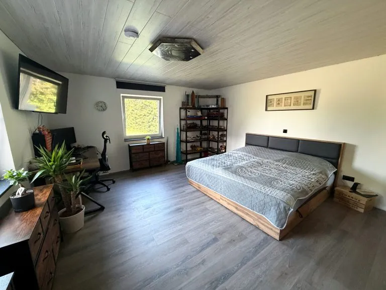 Immobilienangebot - Rennerod VG - Alle - Ein-/Zweifamilienhaus auf großem Grundstück mit Garage und Werkstatt!