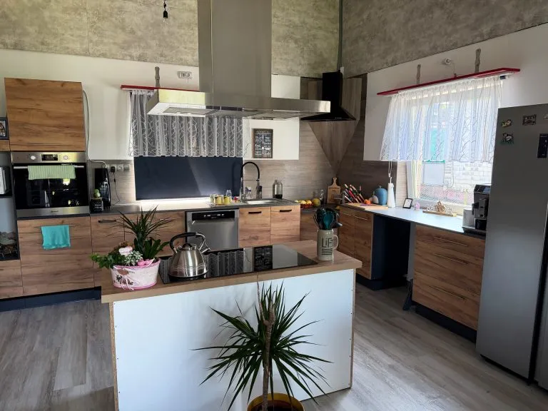 Immobilienangebot - Rennerod VG - Alle - Ein-/Zweifamilienhaus auf großem Grundstück mit Garage und Werkstatt!