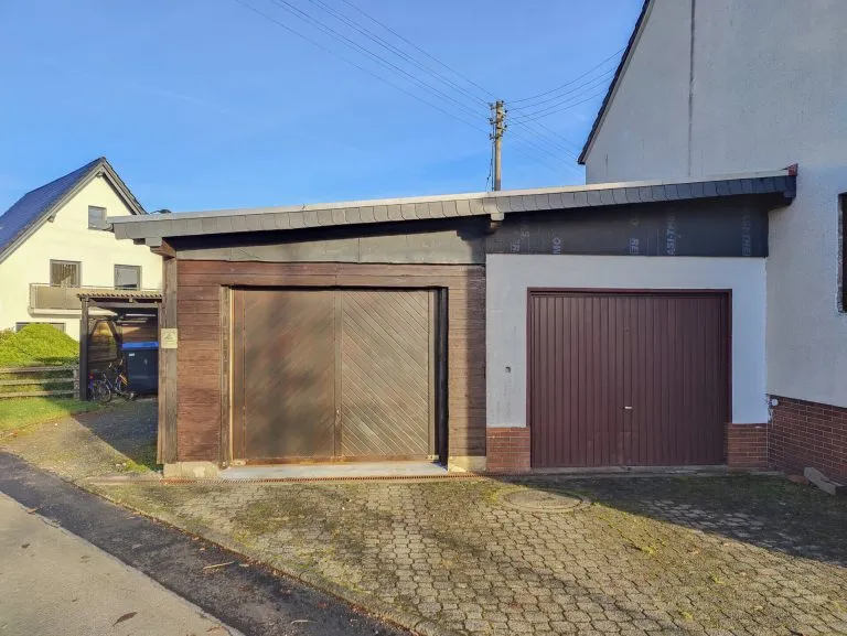 Immobilienangebot - Flammersfeld - Alle - ***Reduziert***Einfamilienhaus mit ELW, 2 Garagen und Fernblick zwischen Flammersfeld und Horhausen!