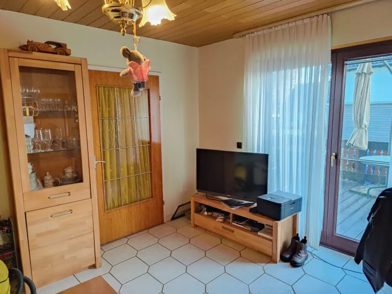 Immobilienangebot - Flammersfeld - Alle - ***Reduziert***Einfamilienhaus mit ELW, 2 Garagen und Fernblick zwischen Flammersfeld und Horhausen!