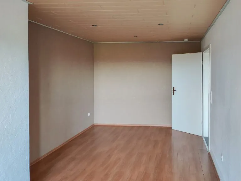 Immobilienangebot - Flammersfeld - Alle - ***Reduziert***Einfamilienhaus mit ELW, 2 Garagen und Fernblick zwischen Flammersfeld und Horhausen!