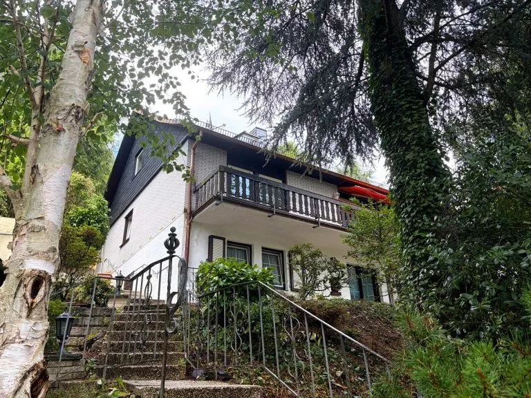 Immobilienangebot - Wiehl - Alle - Selbstnutzung oder Kapitalanlage -  Mehrgenerationenhaus 
in zentrumsnaher Lage von Wiehl!